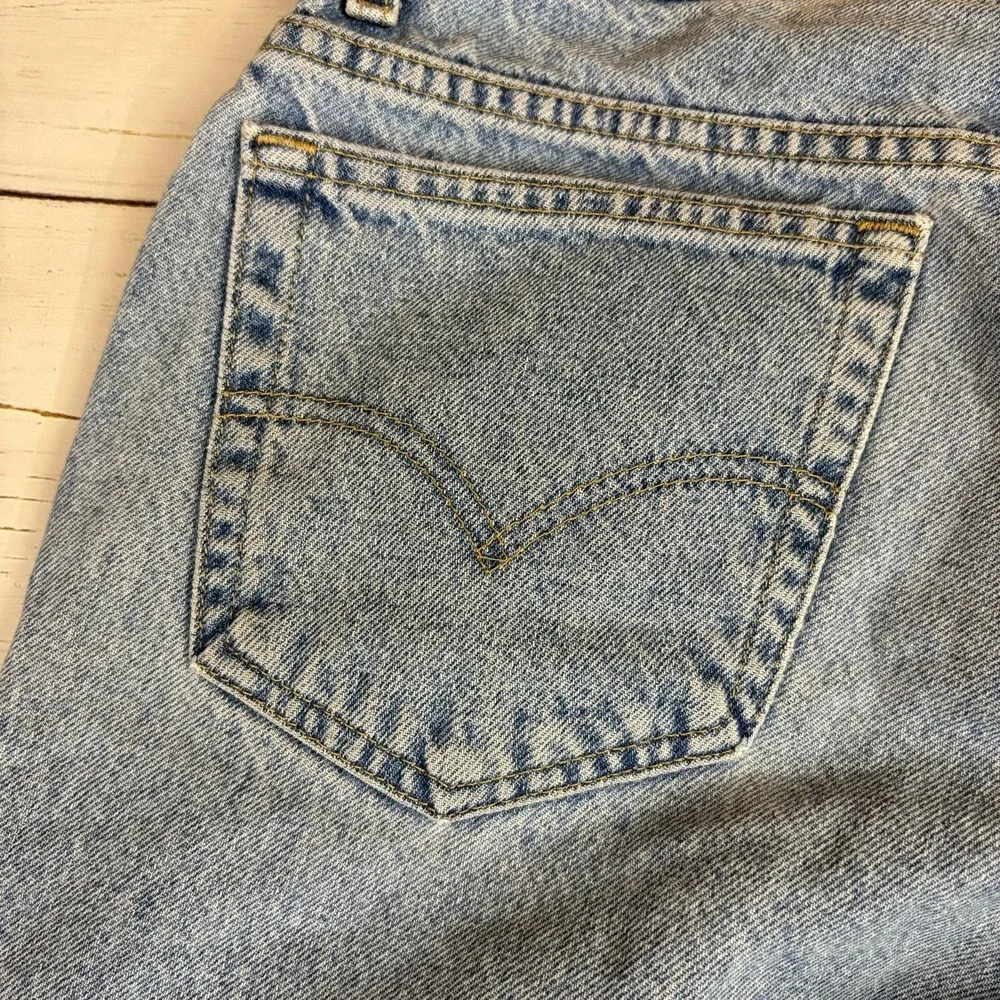 Vintage Levi's 550 Relaxed Tapered Jeans Student Fit 10 Husky 33X28 Light Wash